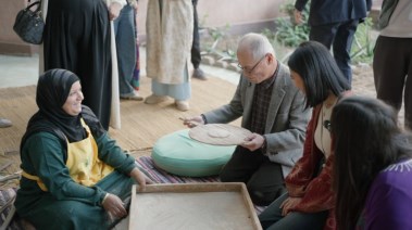 سفير اليابان بالقاهرة خلال جولة بالمزرعة