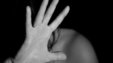 الاعتداء على سيدة