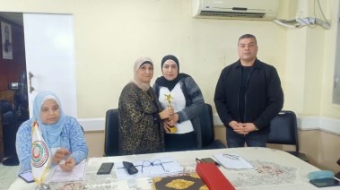 نقيب التمريض تكرم ممرضة مستشفي المقطم