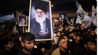 حزن في إيران بعد إعلان اغتيال خامنئي،  صورة أرشيفية 