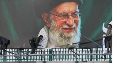 أربعة مرشحين لخلافة خامنئي يحددون مستقبل إيران 