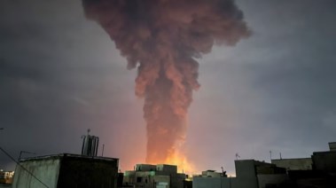 تصاعد الدخان جراء انفجار في طهران