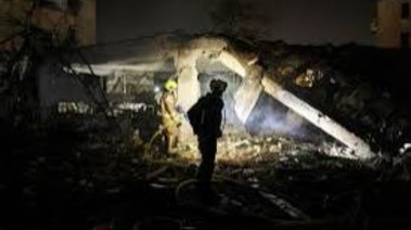 انهيار مبنى في جنوب إسرائيل جراء سقوط صاروخ إيراني،  صورة أرشيفية 