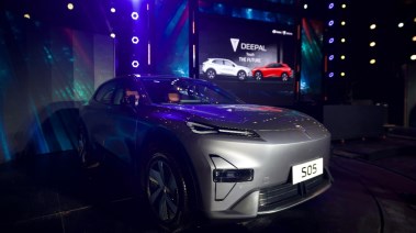 سيارة ديبال S05