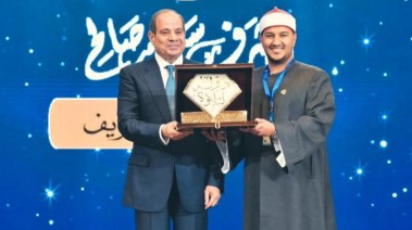 الرئيس السيسي يكرم أشرف سيف