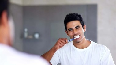 تنظيف الأسنان