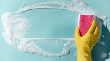 تنظيف الجدران