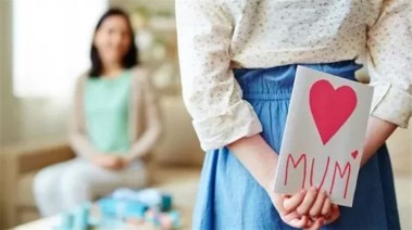 التعبير عن الحب للأم