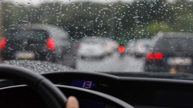 القيادة أثناء المطر