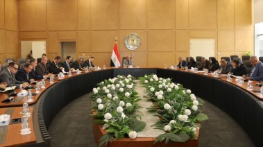 جانب من اجتماع وزير الكهرباء