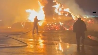 حريق ضخم بسيارة نقل محملة بالقطن على محور 30 يونيو ببورسعيد.. والحماية المدنية تتدخل سريعا