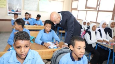 قرار عاجل من التعليم بشأن الطلاب المتواجدين بالمدارس رغم تعطيل الدراسة