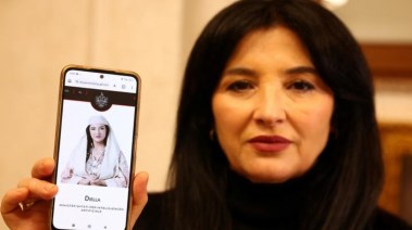 الممثلة الألبانيا أنيلا بيشا