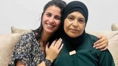 كابتن إيلا ووالدتها