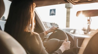 من أفضل في القيادة الرجال أم النساء؟