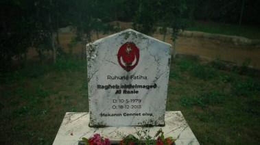 قبر راغب من مسلسل أولاد الراعي الحلقة 22