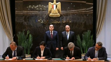 رئيس الوزراء يشهد توقيع اتفاقيات طاقة متجددة