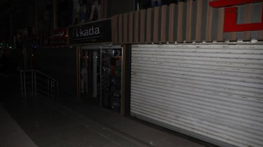 جانب من تنفيذ قرار الغلق - أرشيفية