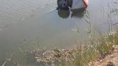 سيارة سقطت في ترعة - أرشيفية 