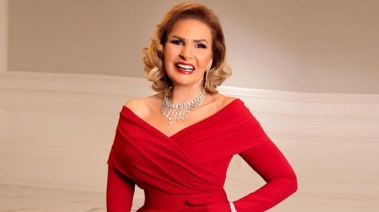 الفنانة يسرا