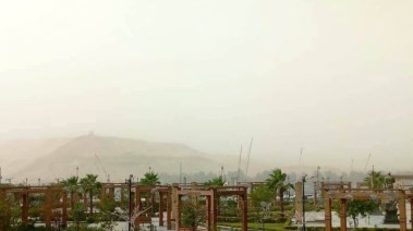 محافظ أسوان يوجه برفع درجة الاستعداد القصوى ووقف حركة العبارات والعائمات فى حالة إنعدام الرؤية لحين تحسن الأحوال الجوية