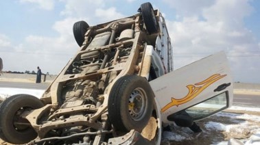 مصرع 3 عمال وإصابة 20  في تصادم سيارتي ربع نقل بالصحراوي الشرقي ببني سويف