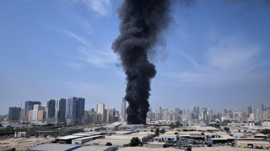 قصف إيراني على مستودع في الإمارات 