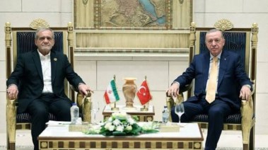 الرئيس التركي رجب طيب أردوغان ونظيره الإيراني مسعود بزشكيان