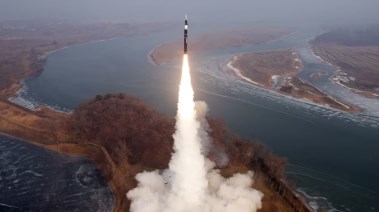 اختبار لإطلاق صاروخ باليستي