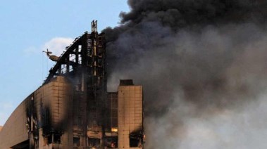 تصاعد دخان من مبنى في الكويت بعد ضربة إيرانية