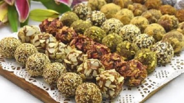  كرات التمر بالمكسرات