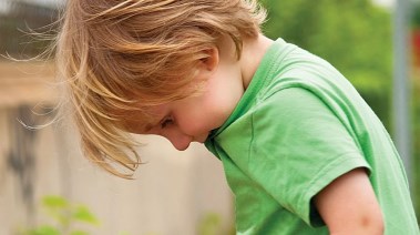 ما خطورة الملابس منخفضة التكلفة على الأطفال؟