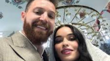 الفنان محمود حجازي وزوجته