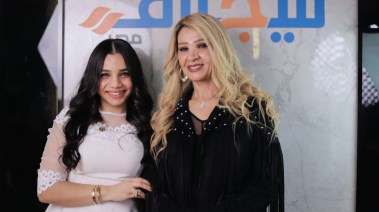 الإعلامية مني الحسيني والزميلة هايدي محمد 