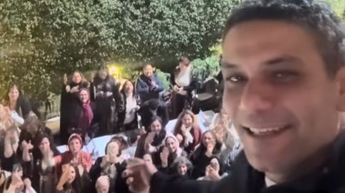 آسر ياسين من إفطار والدته