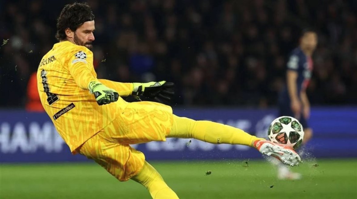 أليسون بيكر