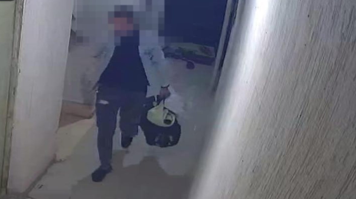 الشاب الظاهر في الفيديو