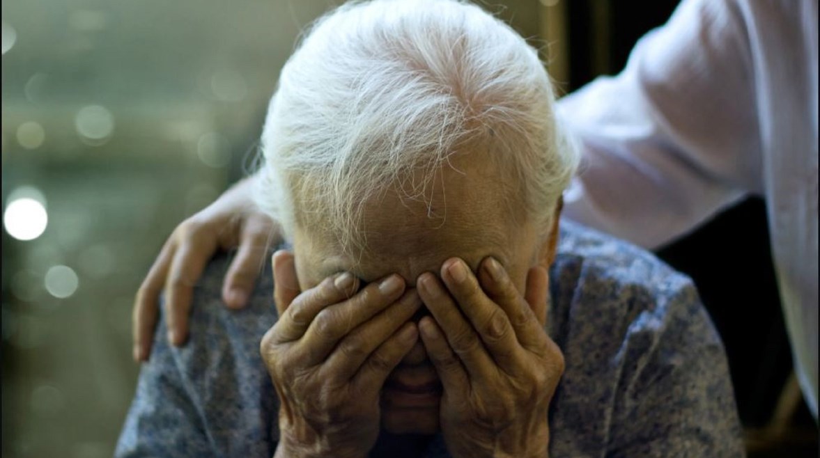 سيدة مسنة - تعبيرية 