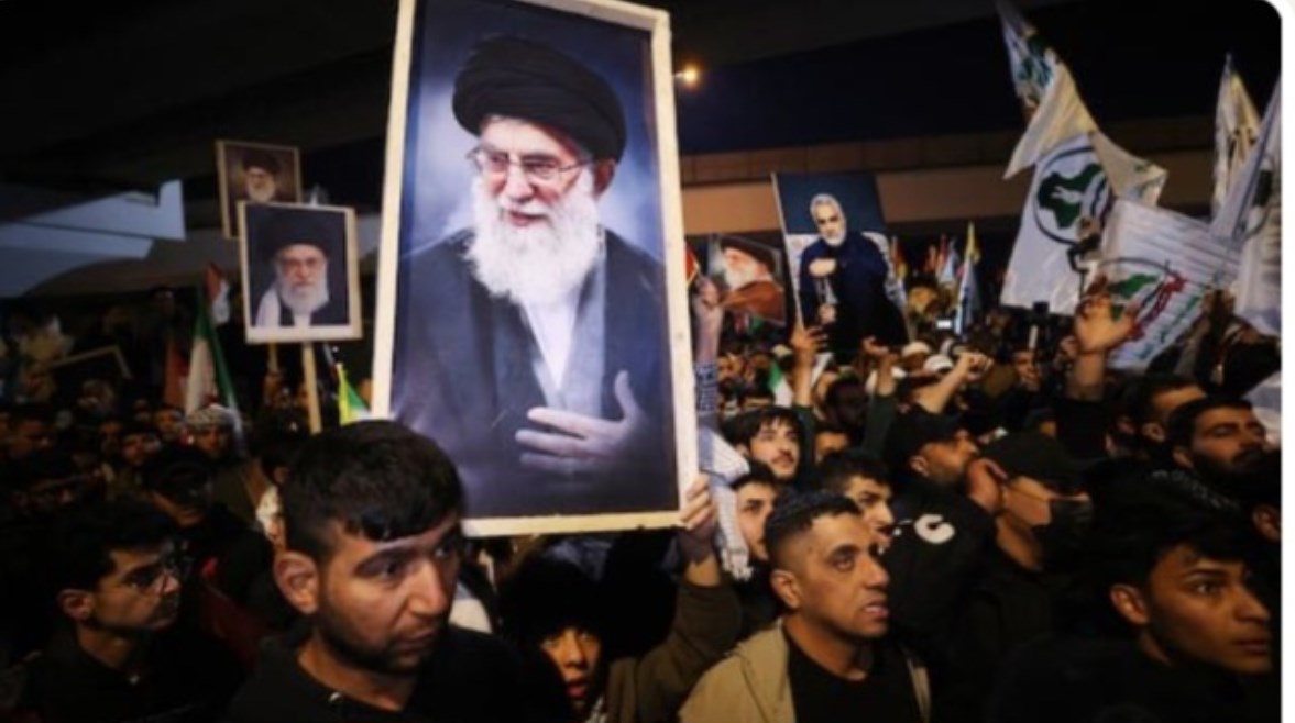 حزن في إيران بعد إعلان اغتيال خامنئي،  صورة أرشيفية 