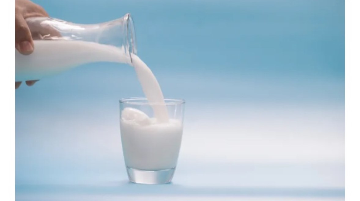 اللبن يحتوي على فيتامين ب 12