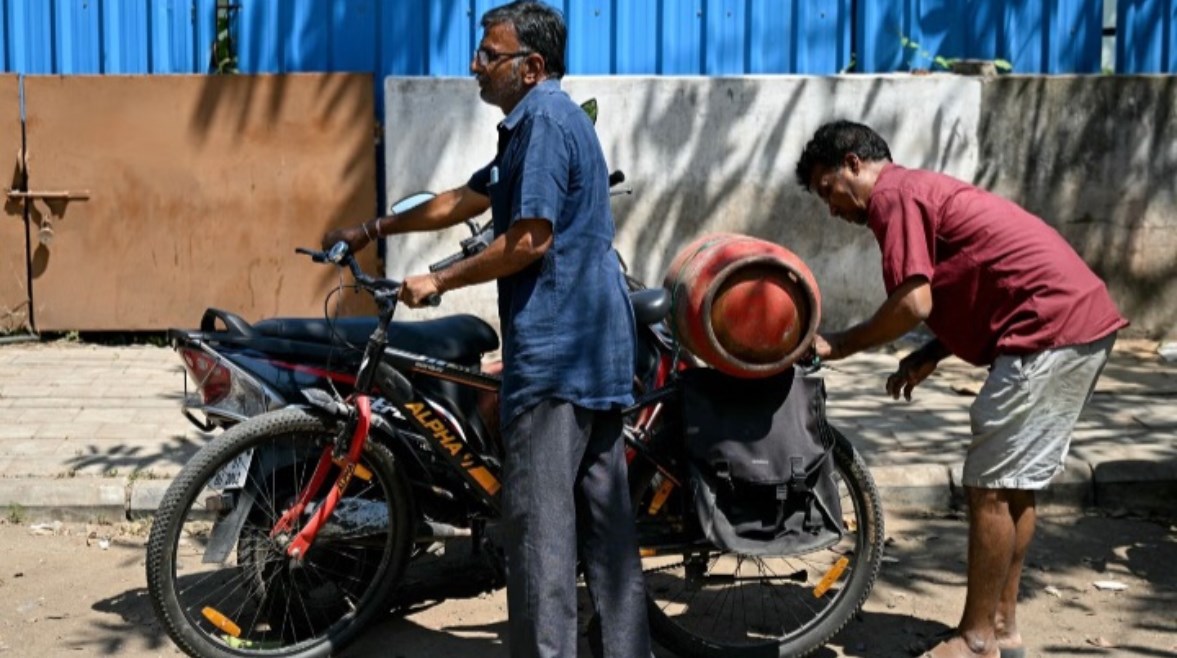 أزمة نقص أسطوانات الغاز في الهند 