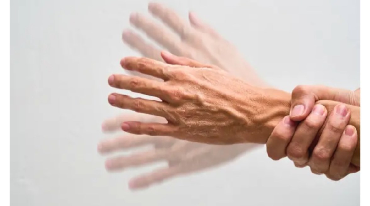 رعشة اليد ليست دائما مرتبطة بمرض باركنسون 