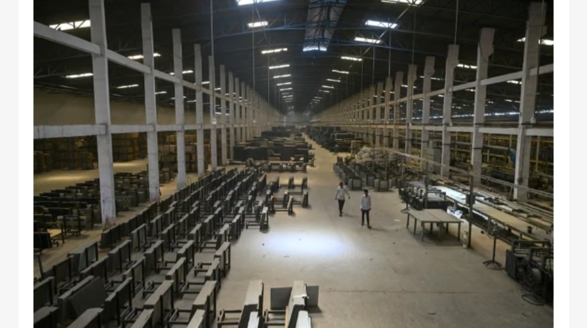 مصنع خزف في موربي 