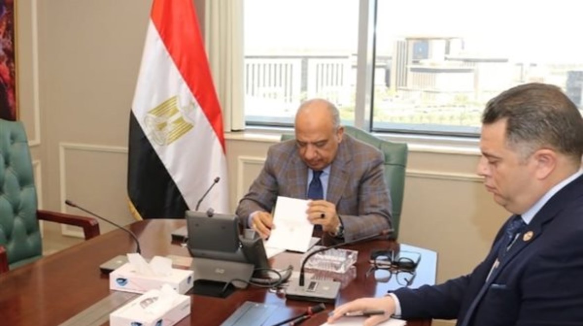 وزير الكهرباء والطاقة المتجددة، محمود عصمت