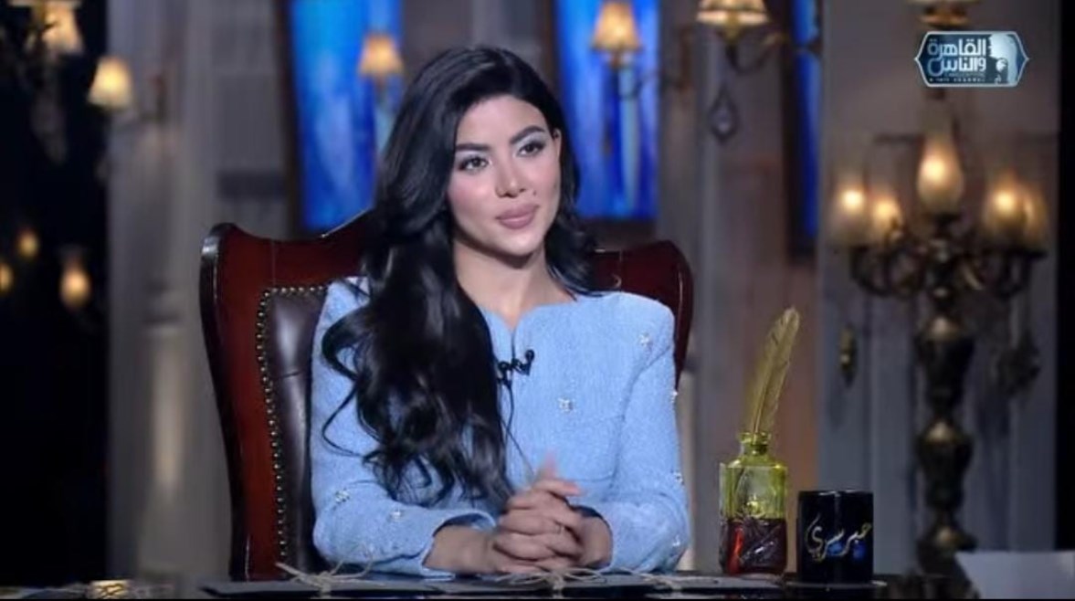 كارولين عزمي