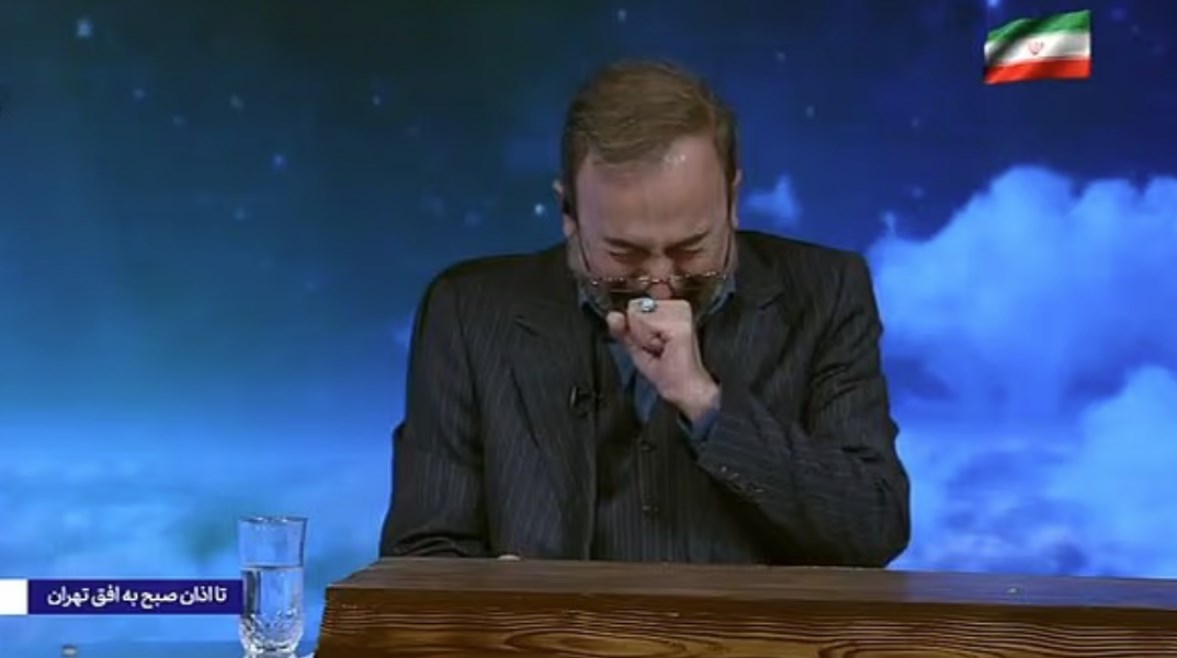 مذيع إيراني ينهار على الهواء