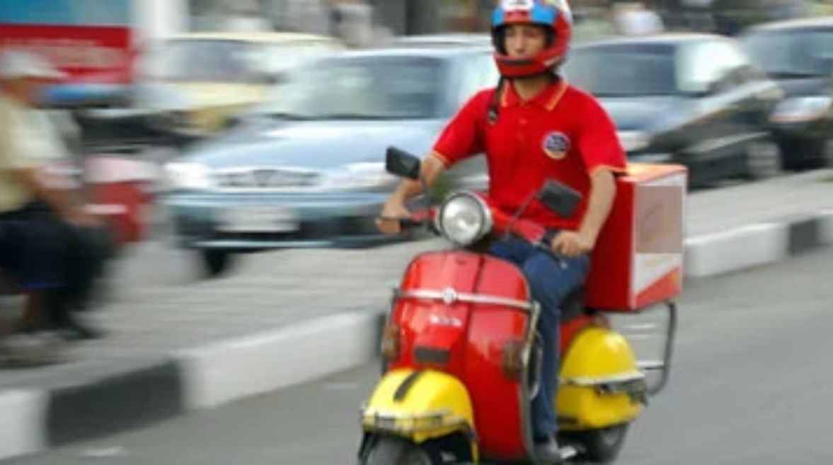 عامل ديلفري - أرشيفية