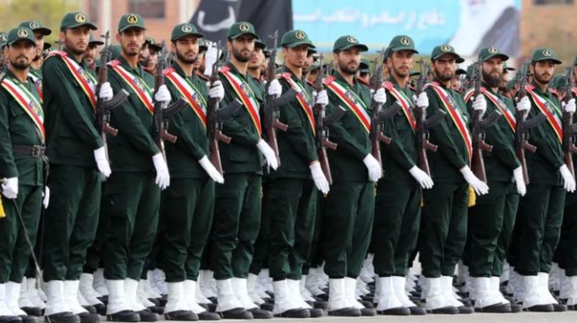 أفراد من الحرس الثوري