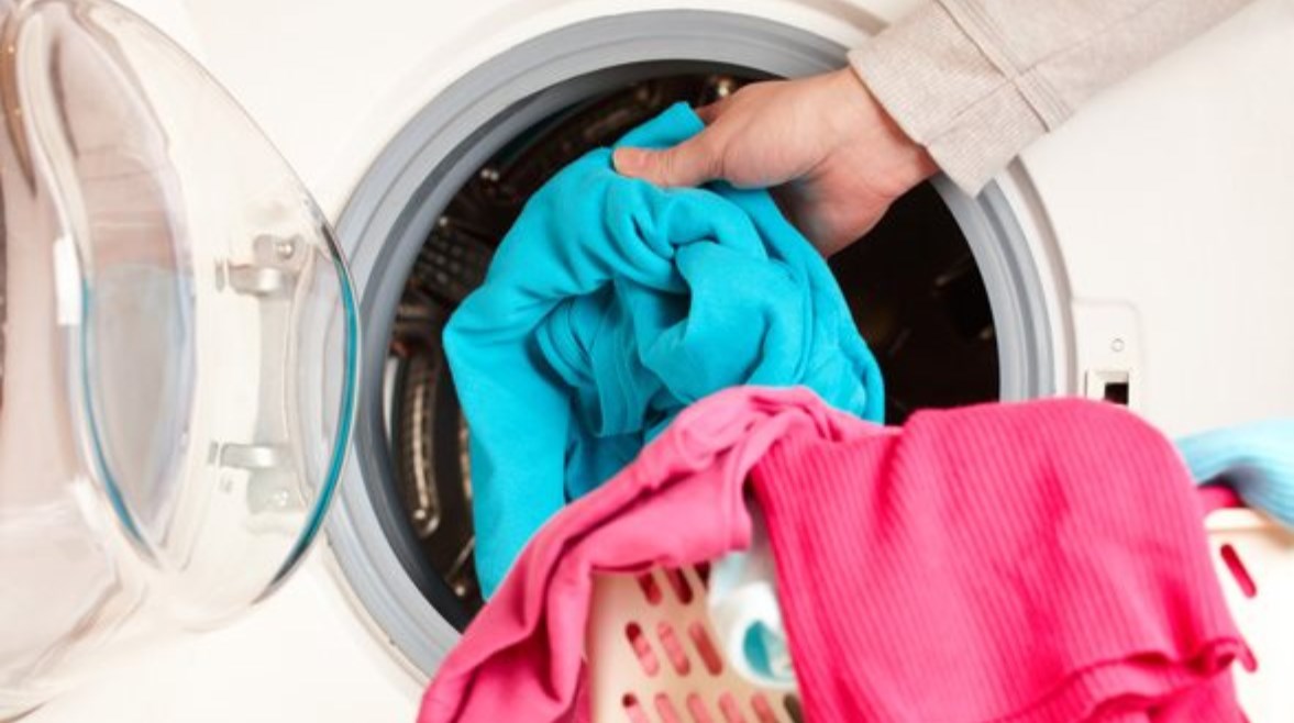غسل الملابس الجديدة