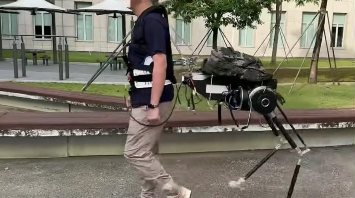 البدلة الروبوتية